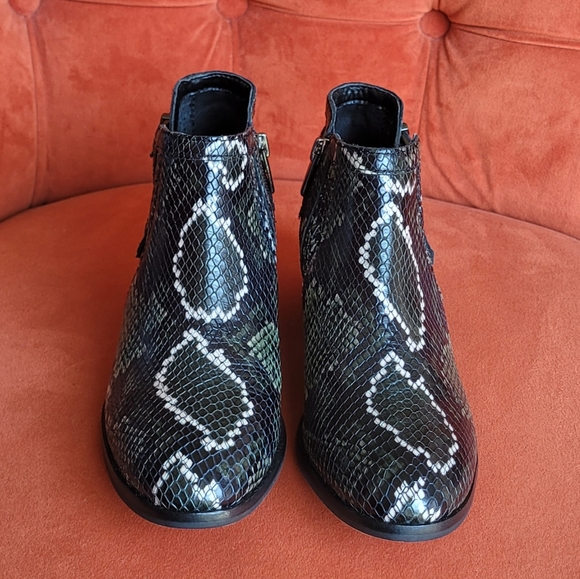 VINCE CAMUTO Women Pamma Ankle Boots Size 6.5 - Picture 3 of 12